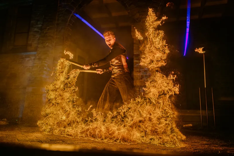 Crescendo fire show